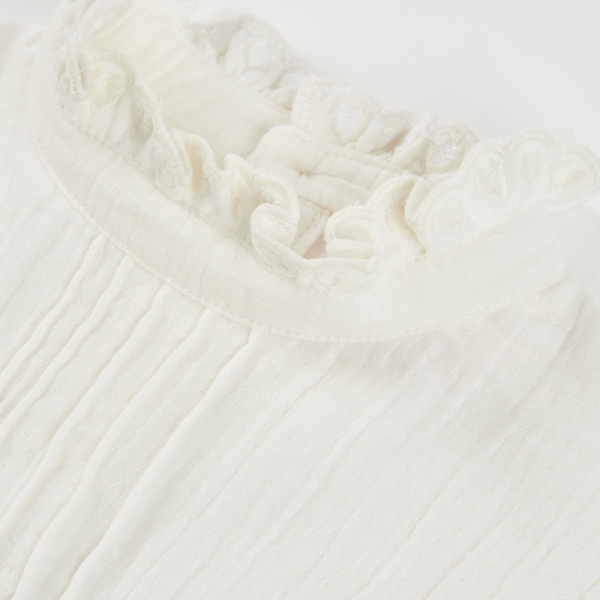 Blouse en mousseline avec volants et col froncé blanc, BOBOLI