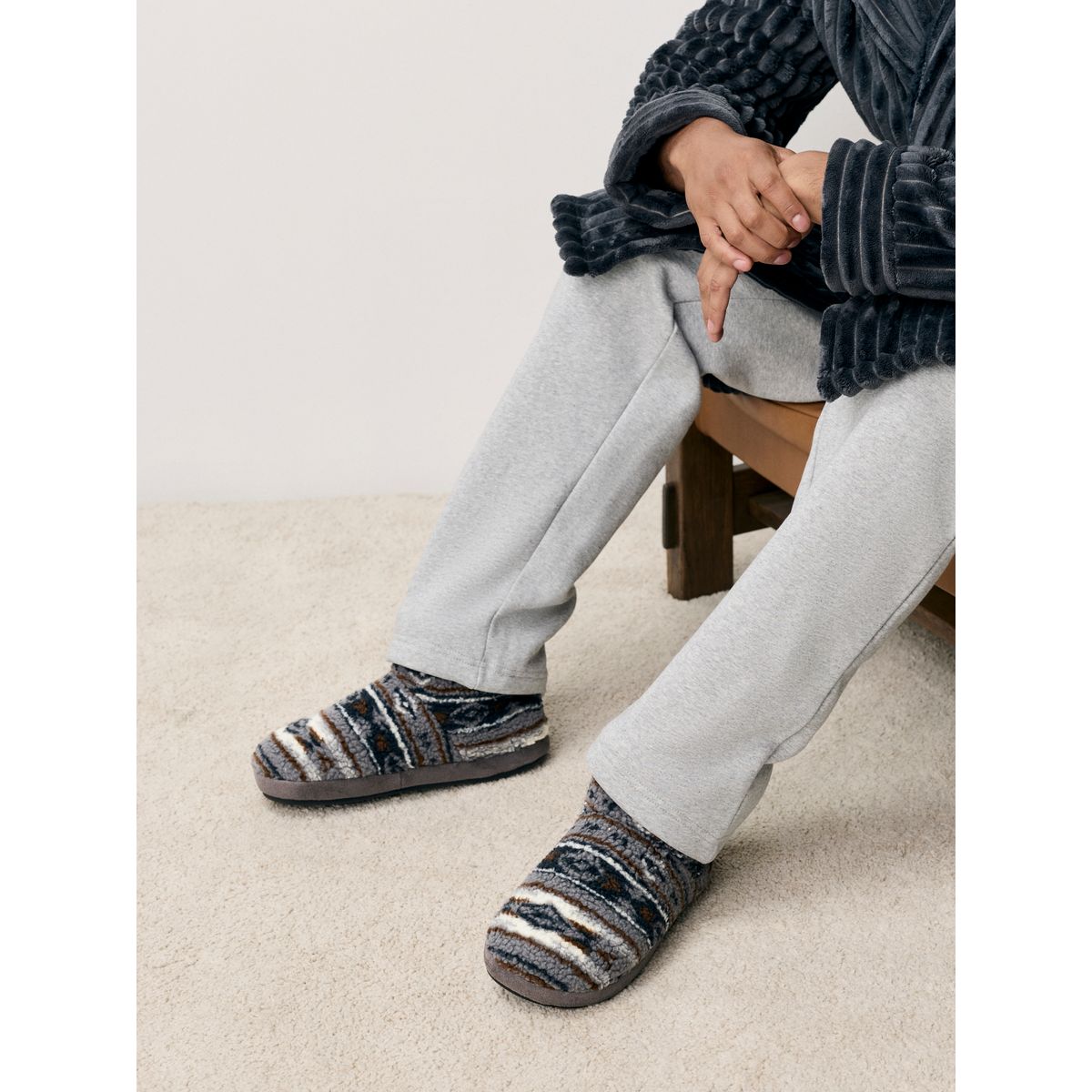 Chaussons bottines en polaire à motif gris, NEXT