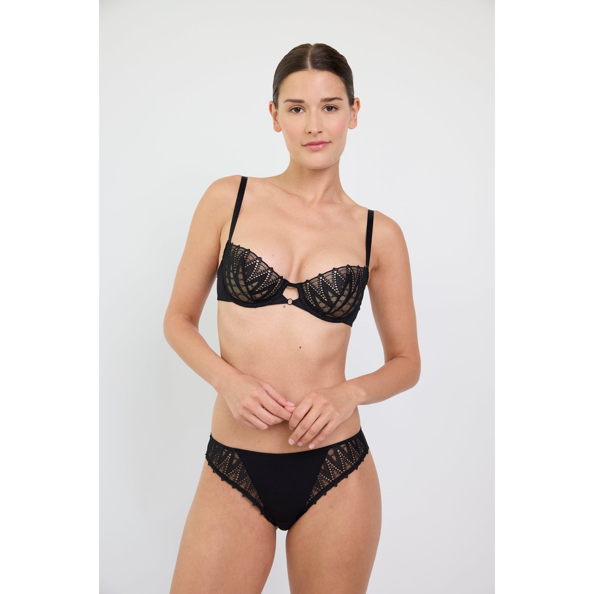 Soutien-gorge corbeille armaturé en broderie DREAMCATCHER noir, MAISON LEJABY