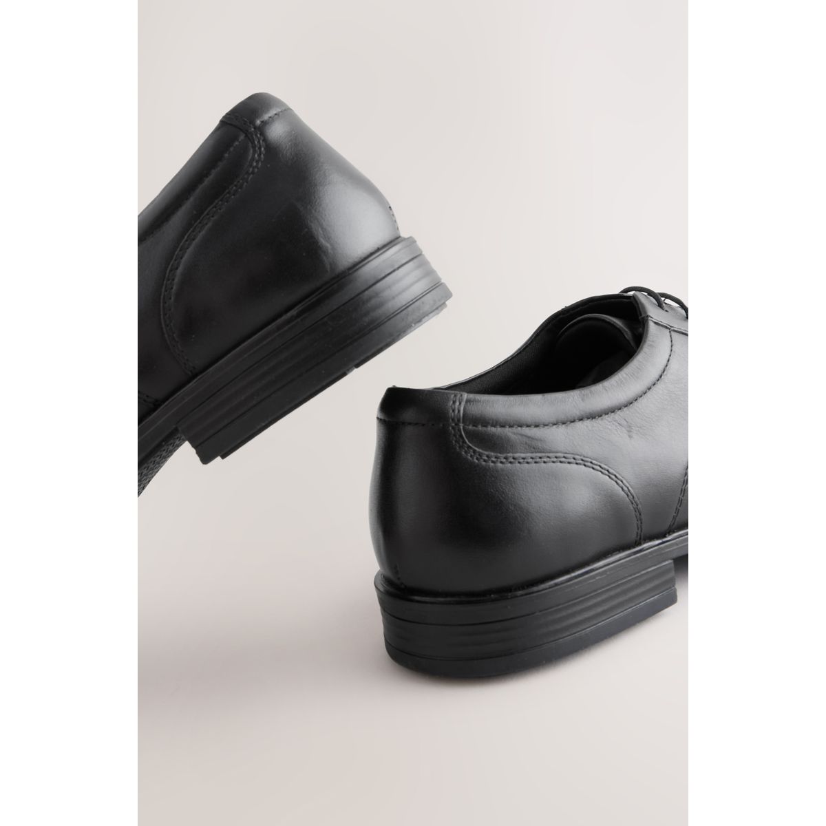 Chaussures fines avec empiècement noir, NEXT