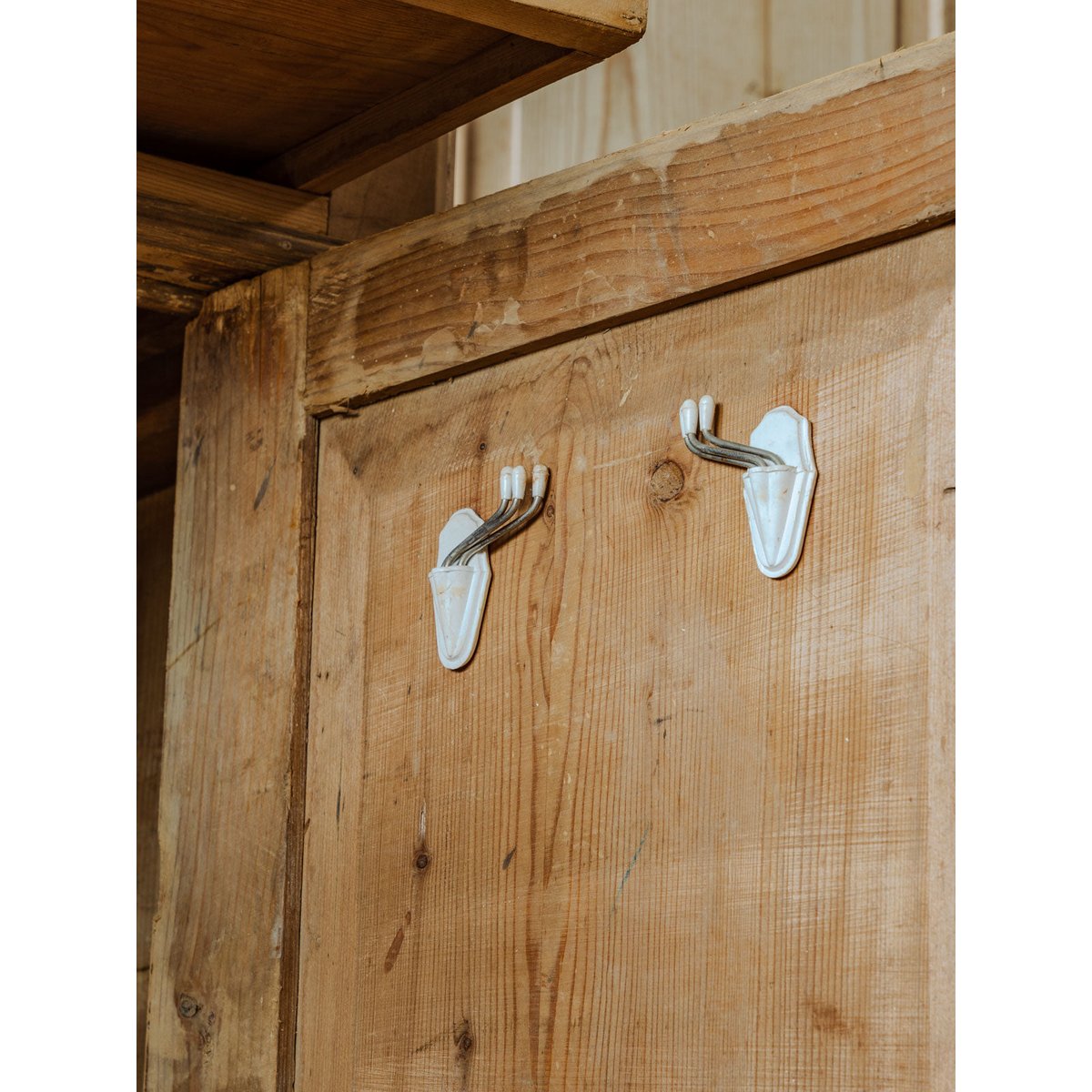 Armoire en bois Blandine N°439 - Bon état bois clair, DEBONGOUT