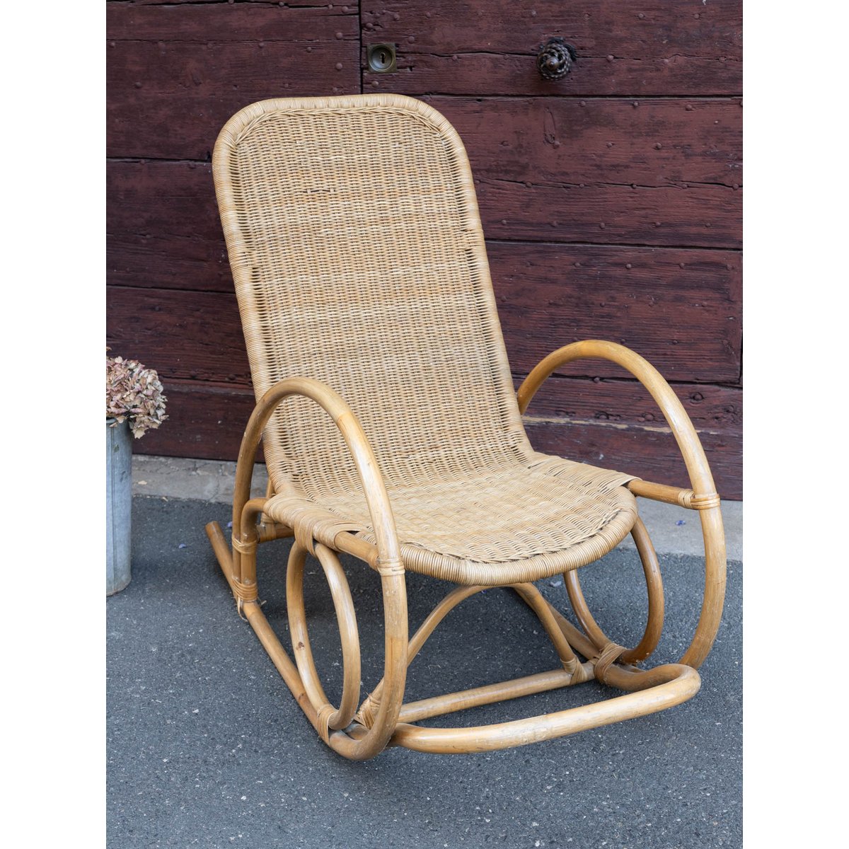 Rocking-chair vintage en rotin Alibert N°102 - Bon état naturel, DEBONGOUT