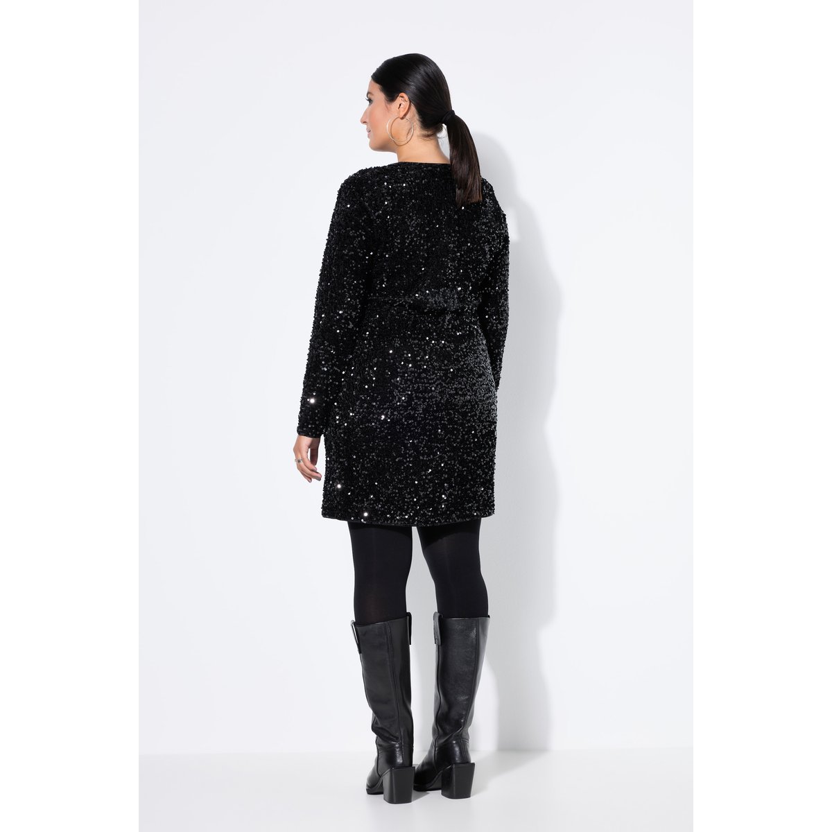 Robe portefeuille à col en V et noir, STUDIO UNTOLD