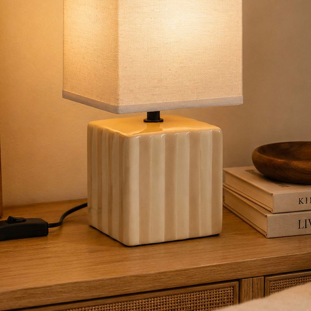 Lampe à poser carrée en céramique rayée beige 14x14x27.5cm beige, VERSA