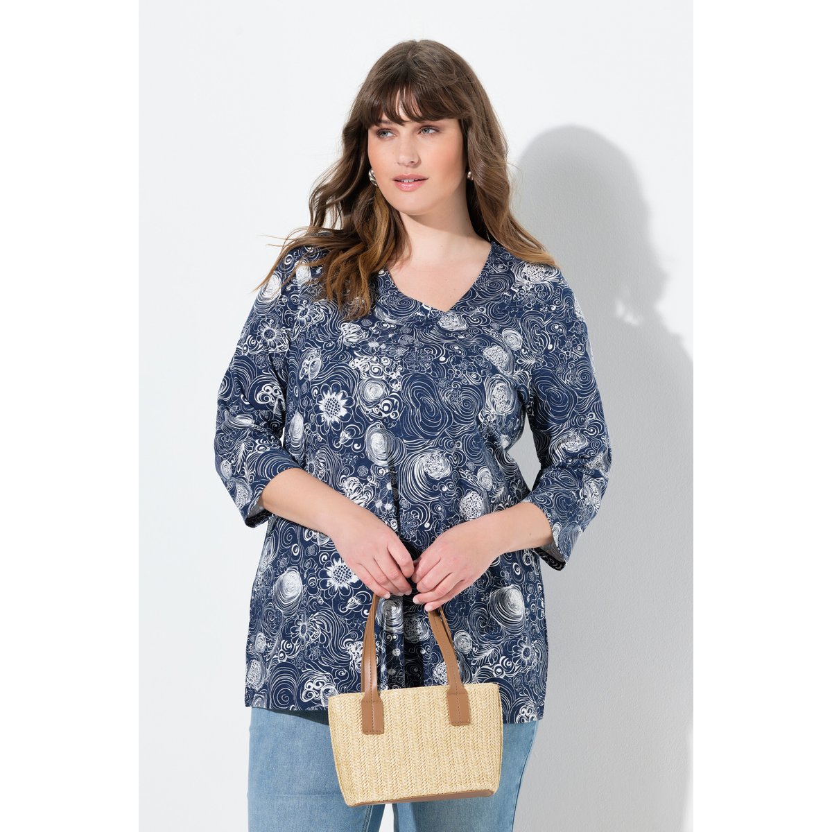 T-shirt en coton bio avec passepoils. Col bleu marine, ULLA POPKEN