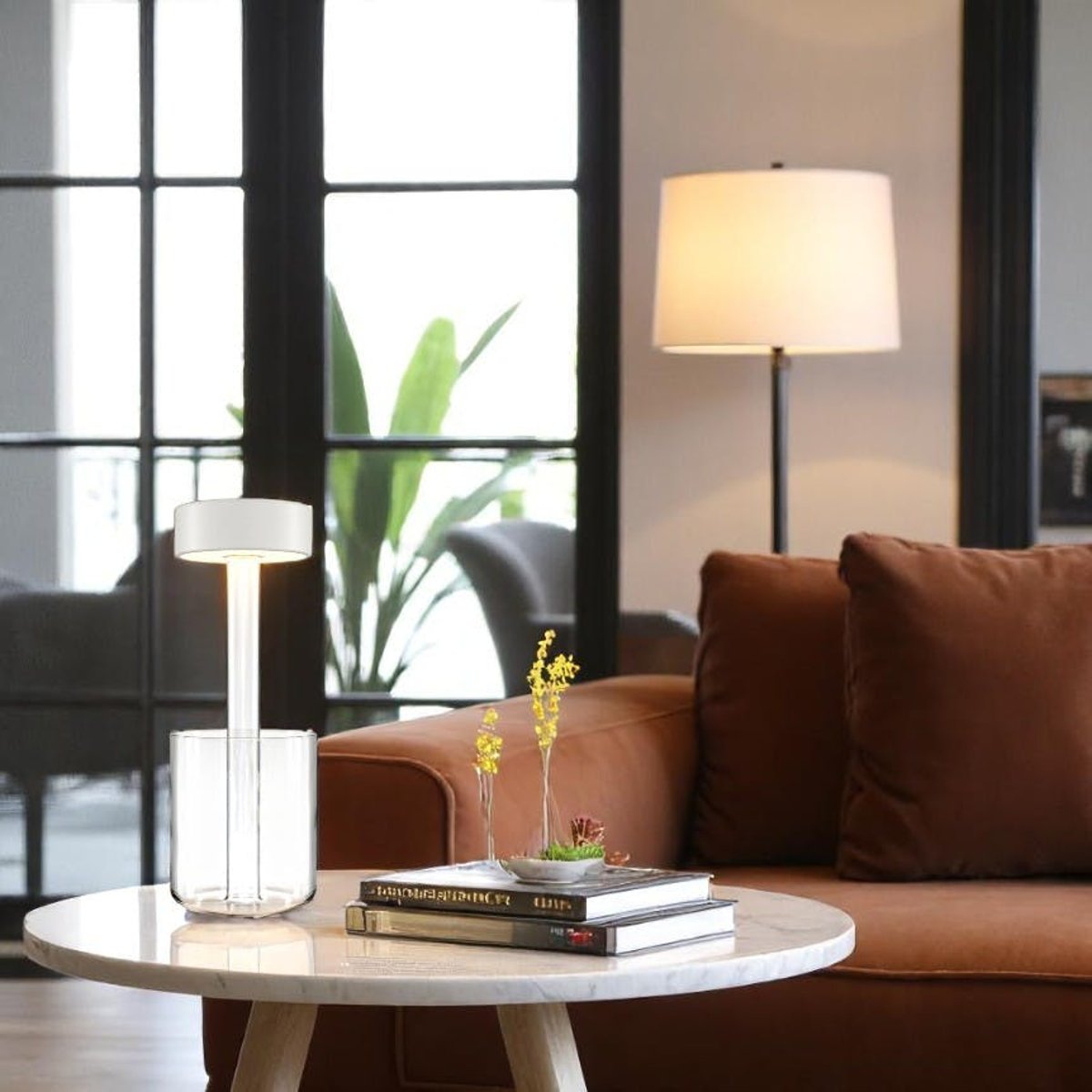 Lampe d'appoint sans fil avec vase ALMA blanc, PIER IMPORT