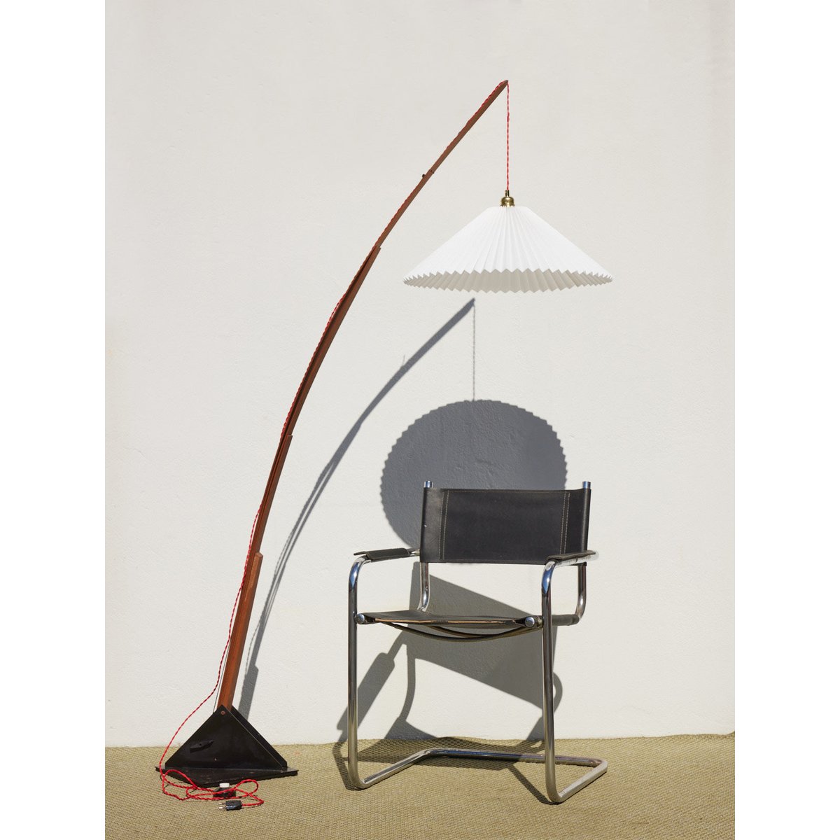 Lampadaire en bois Julien N°395 - Bon état bois foncé, DEBONGOUT