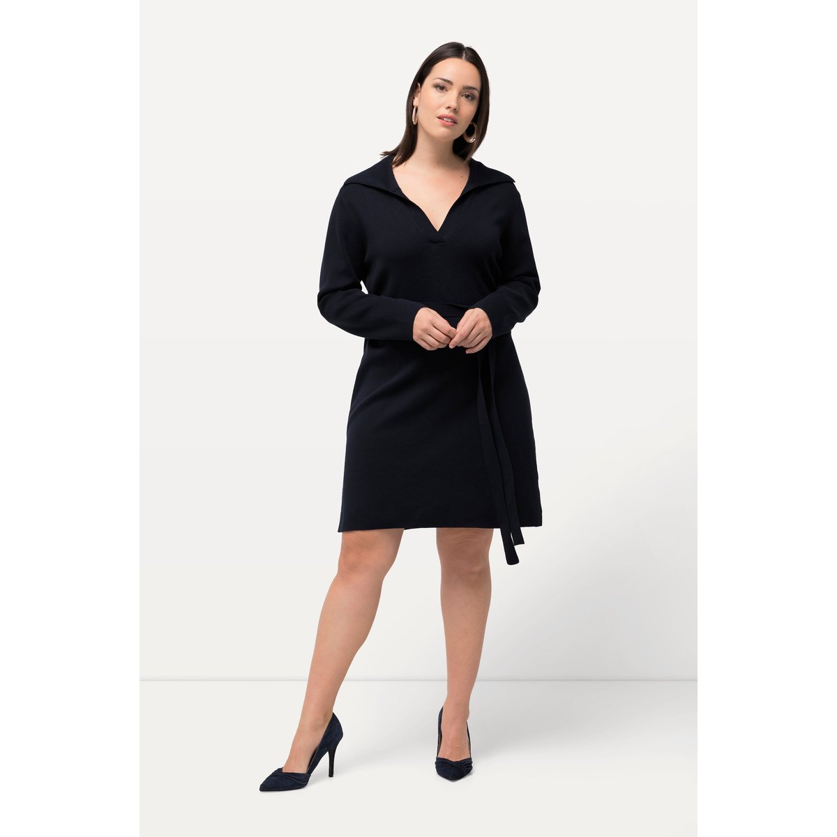 Robe en maille avec ceinture. Col chemise marine, ULLA POPKEN