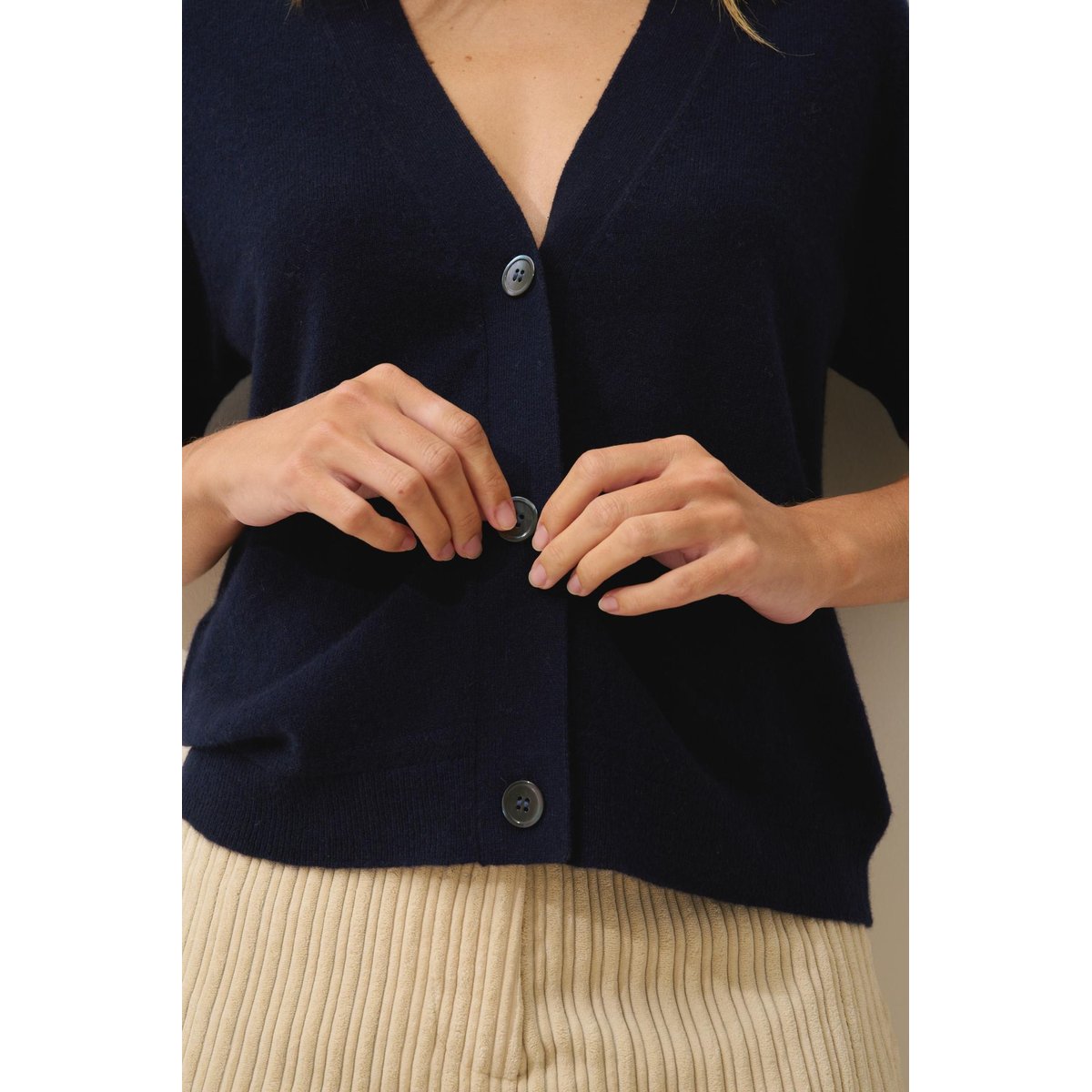 Cardigan Col V Manches Courtes Navy Iris bleu foncé, JUST CASHMERE