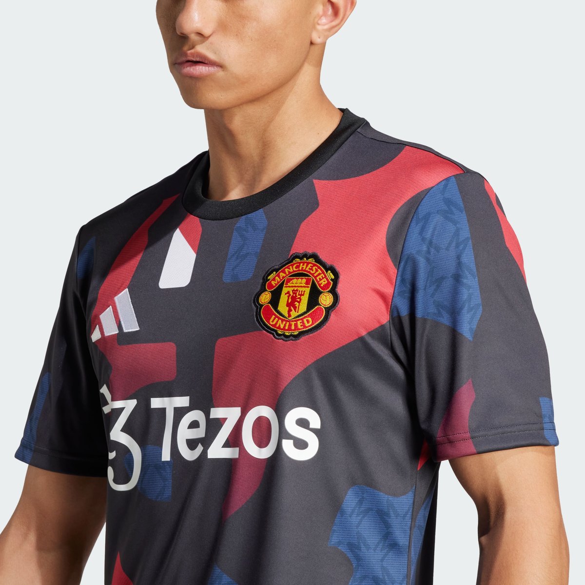 Maillot D'échauffement Manchester United 24/25 Maillot D'échauffement Manchester United 24/25 black / mufc red / off white / team coll burgundy 2, adidas Performance