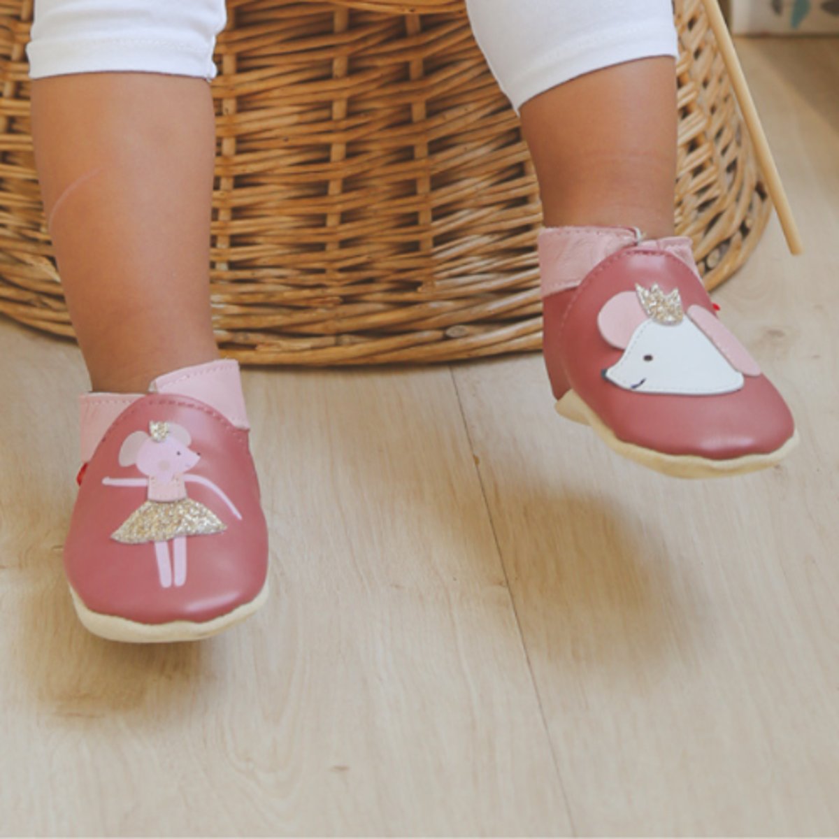 Chaussons bébé cuir souple Coralie la souris rose, TICHOUPS