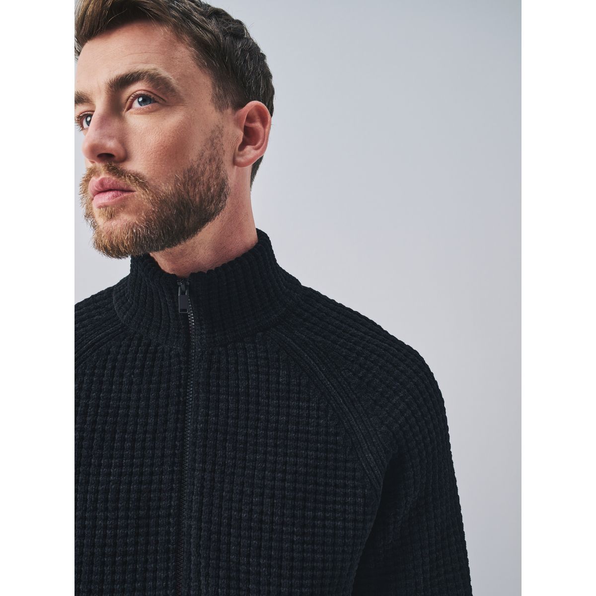 Pull en chenille gaufré et col zippé noir, NEXT