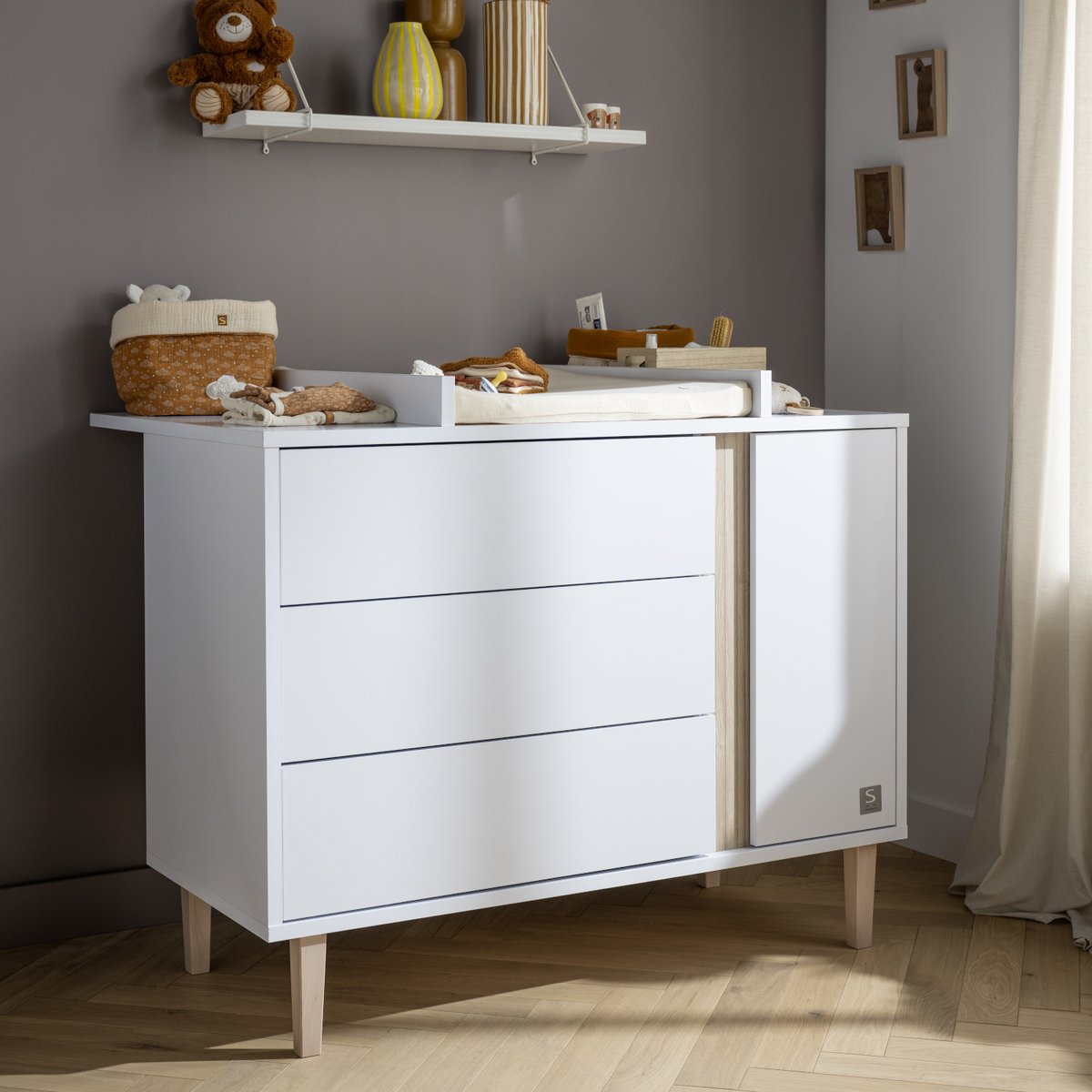Chambre bébé, Lit évolutif et Commode à langer 3 tiroirs et 1 porte blanc, SAUTHON