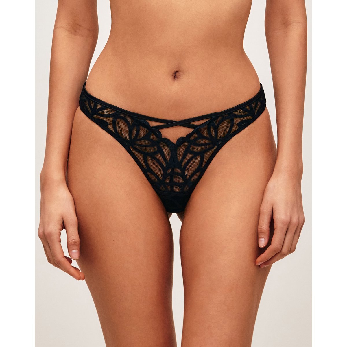 String en mesh avec broderies florales TROPICFLEURIZ noir, UNDIZ