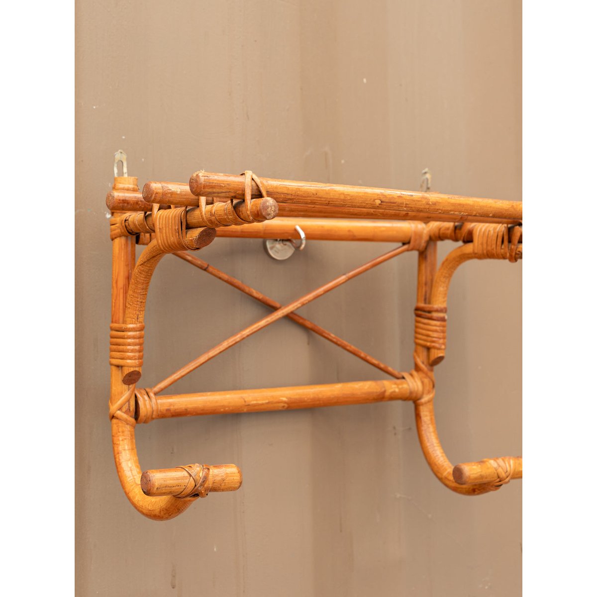 Porte-manteau mural en rotin Max N°493 - Bon état bois clair, DEBONGOUT