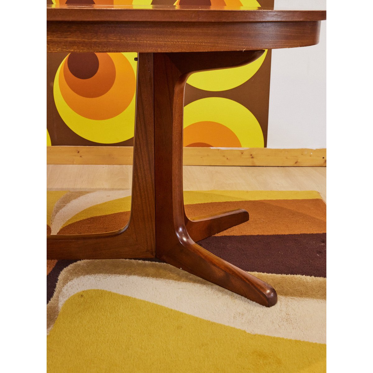 Table à manger en teck Karla N°1123 - Bon état bois clair, DEBONGOUT