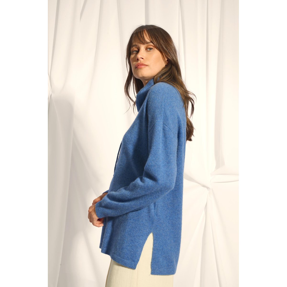 Pull Col Montant Cordon Coulissant Fentes Côtés Bleu Denim Melrose bleu denim, JUST CASHMERE