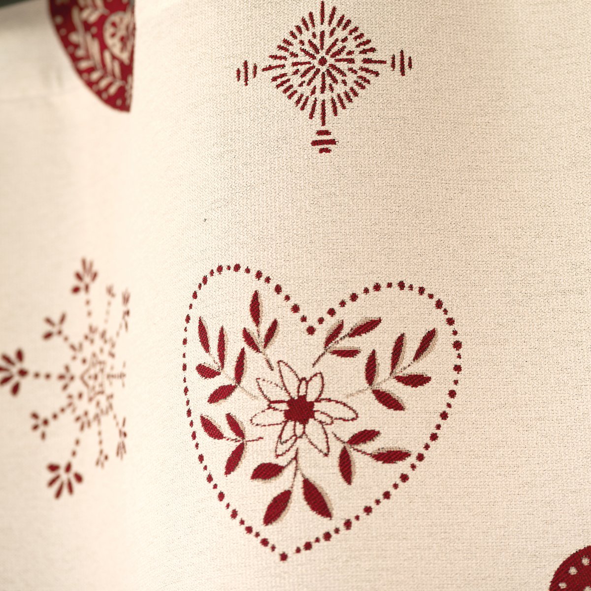 Rideau jacquard d’ameublement avec motifs chalets et cœurs - QABANE rouge, HOME MAISON
