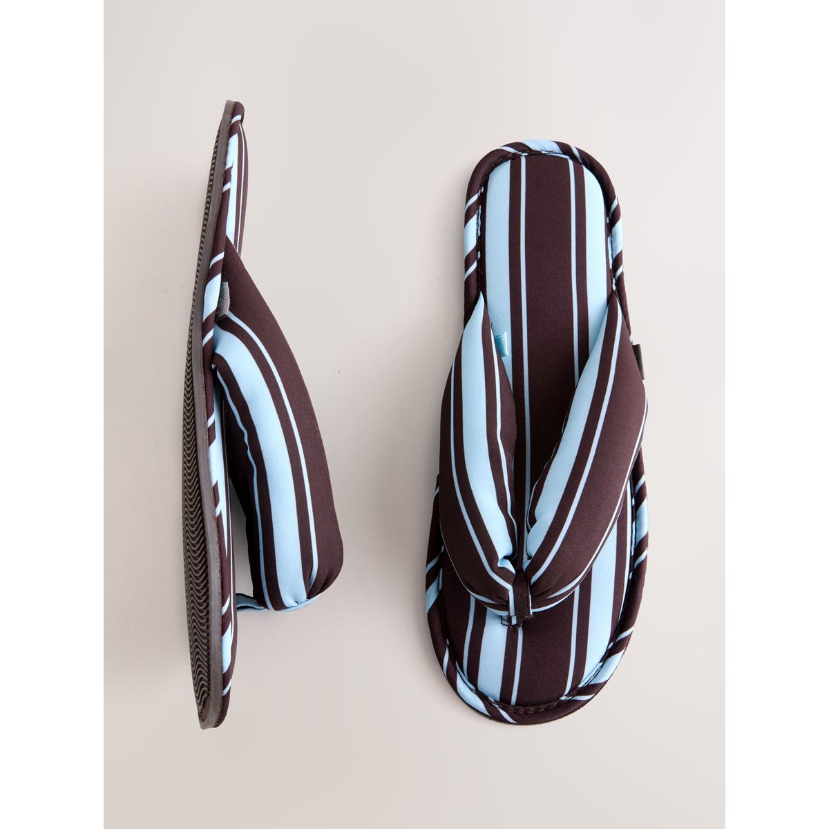 Chaussons-tongs marron chocolat, NEXT