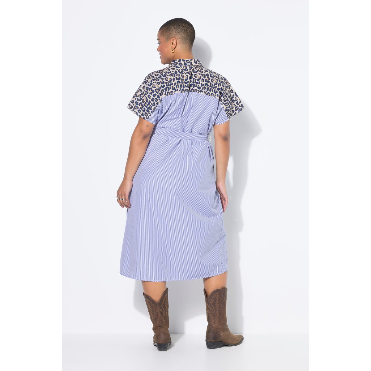 Robe chemisier oversize, écusson léopard bleu foncé, STUDIO UNTOLD