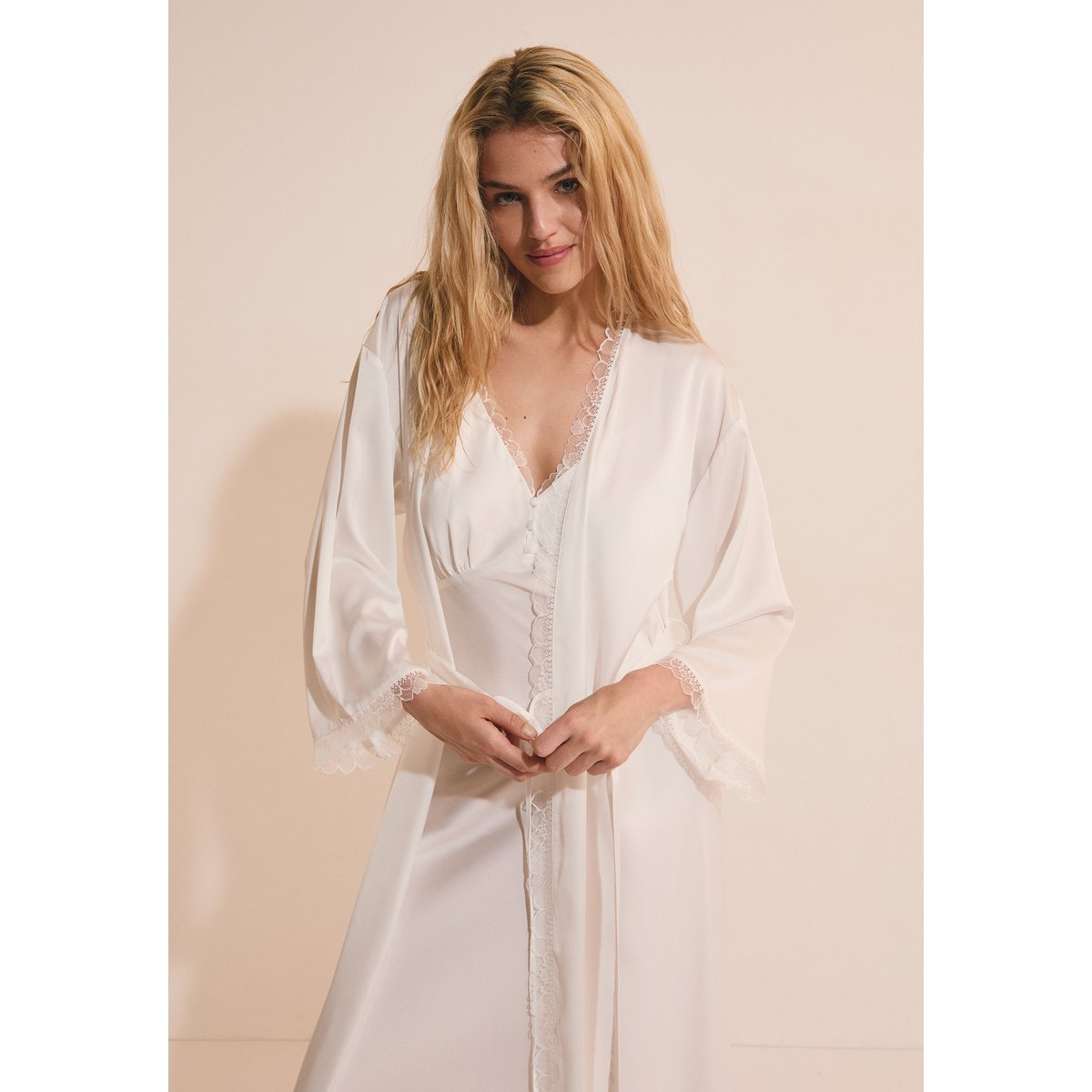 Déshabillé satiné avec détails en dentelle BRIDAL BLISS blanc, ETAM