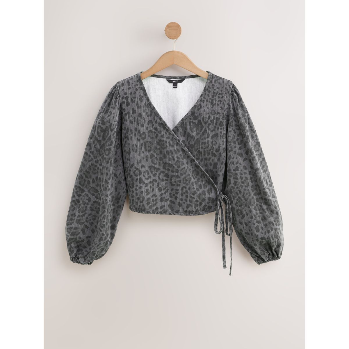Chemisier en denim noué sur le devant imprimé léopard, NEXT