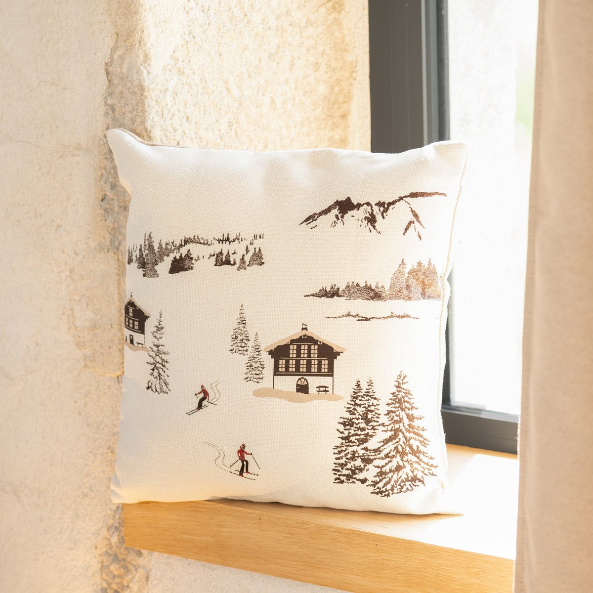 Coussin jacquard avec motif chalets - QABANE beige, HOME MAISON