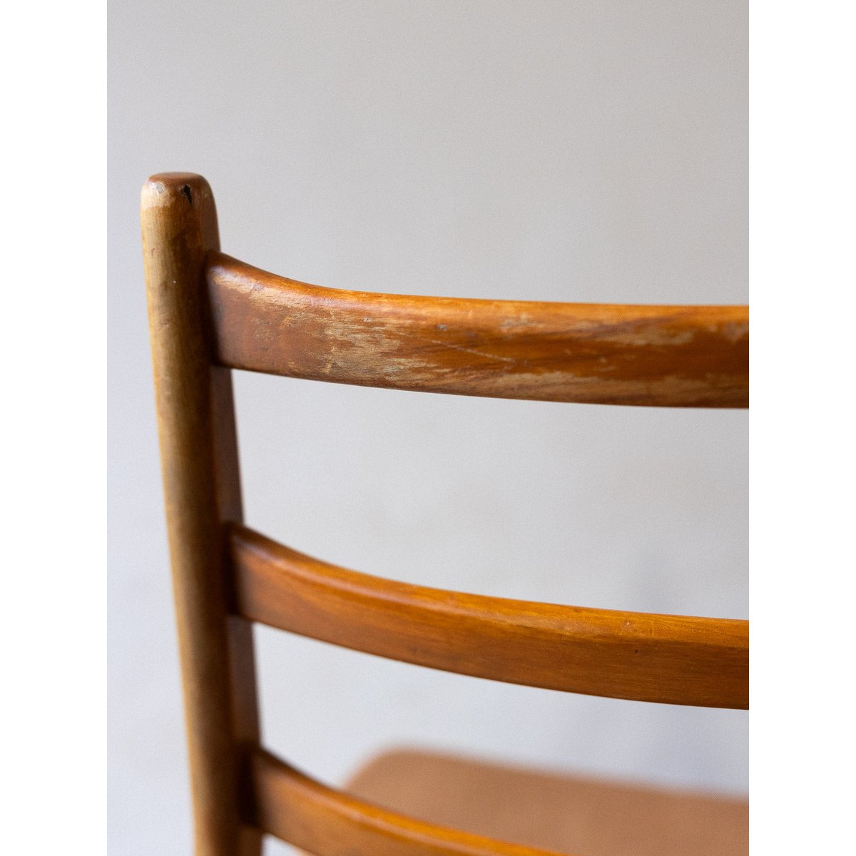 Paire de chaises scandinaves Alma N°1791 - Bon état bois foncé, DEBONGOUT