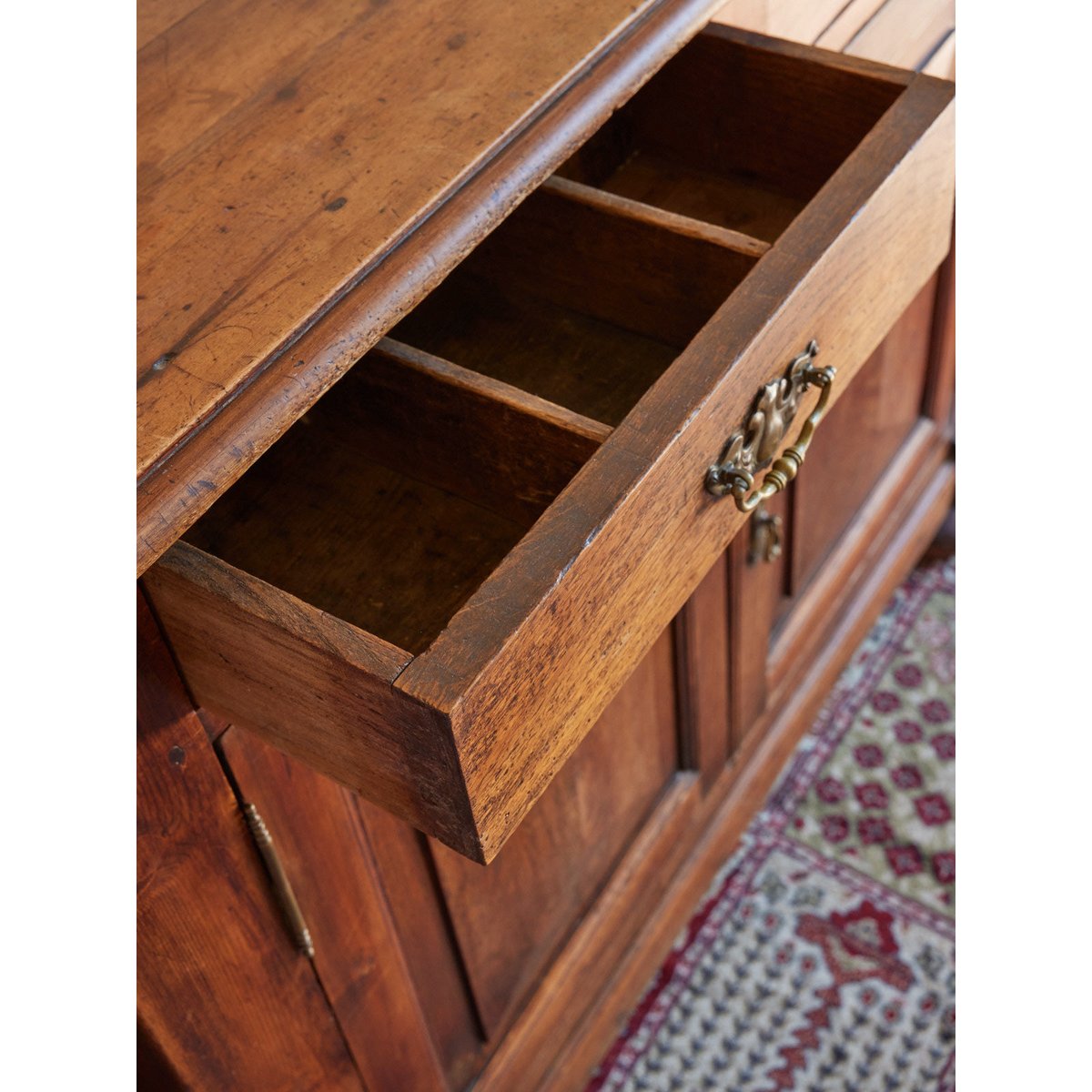 Buffet en bois Gilbert N°1554 - Bon état bois foncé, DEBONGOUT