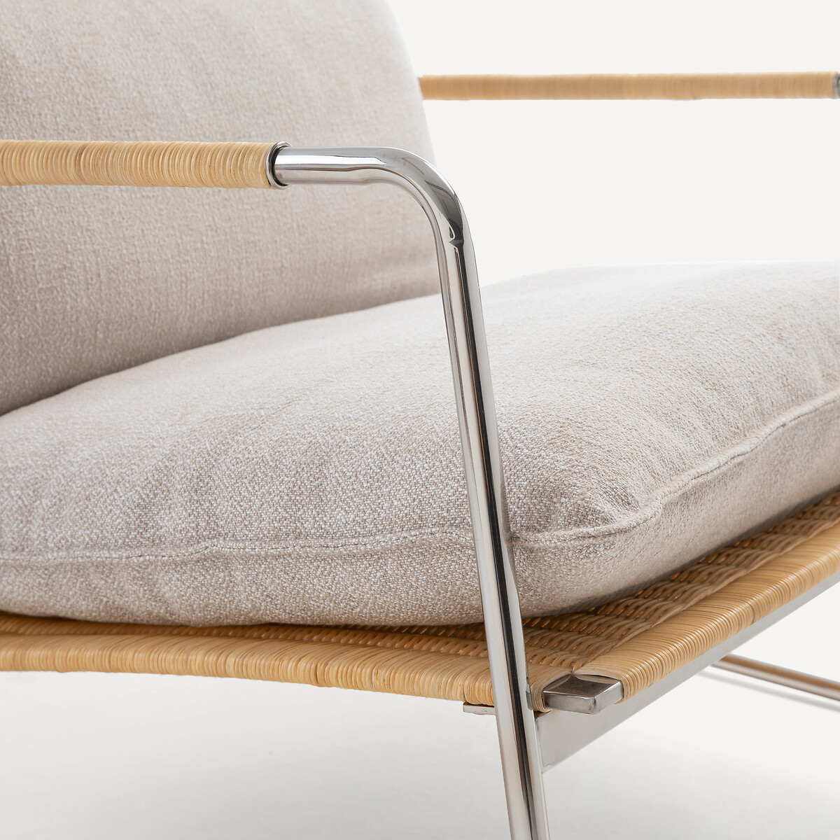 Fauteuil en métal acier et rotin tressé, coussin en coton chiné, SVEN ecru, AM.PM