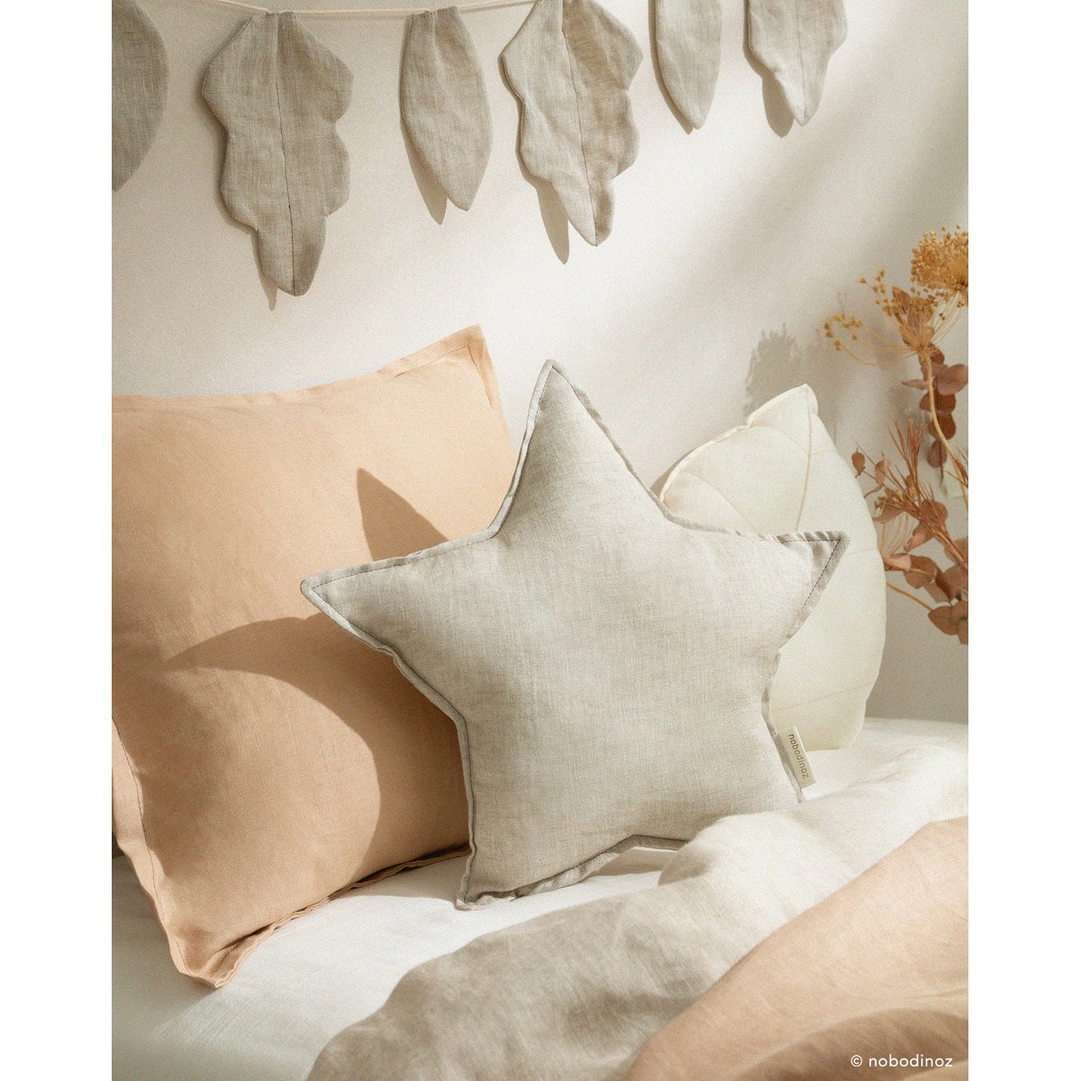Coussin Étoile L1N0 en lin français lavé grège, NOBODINOZ
