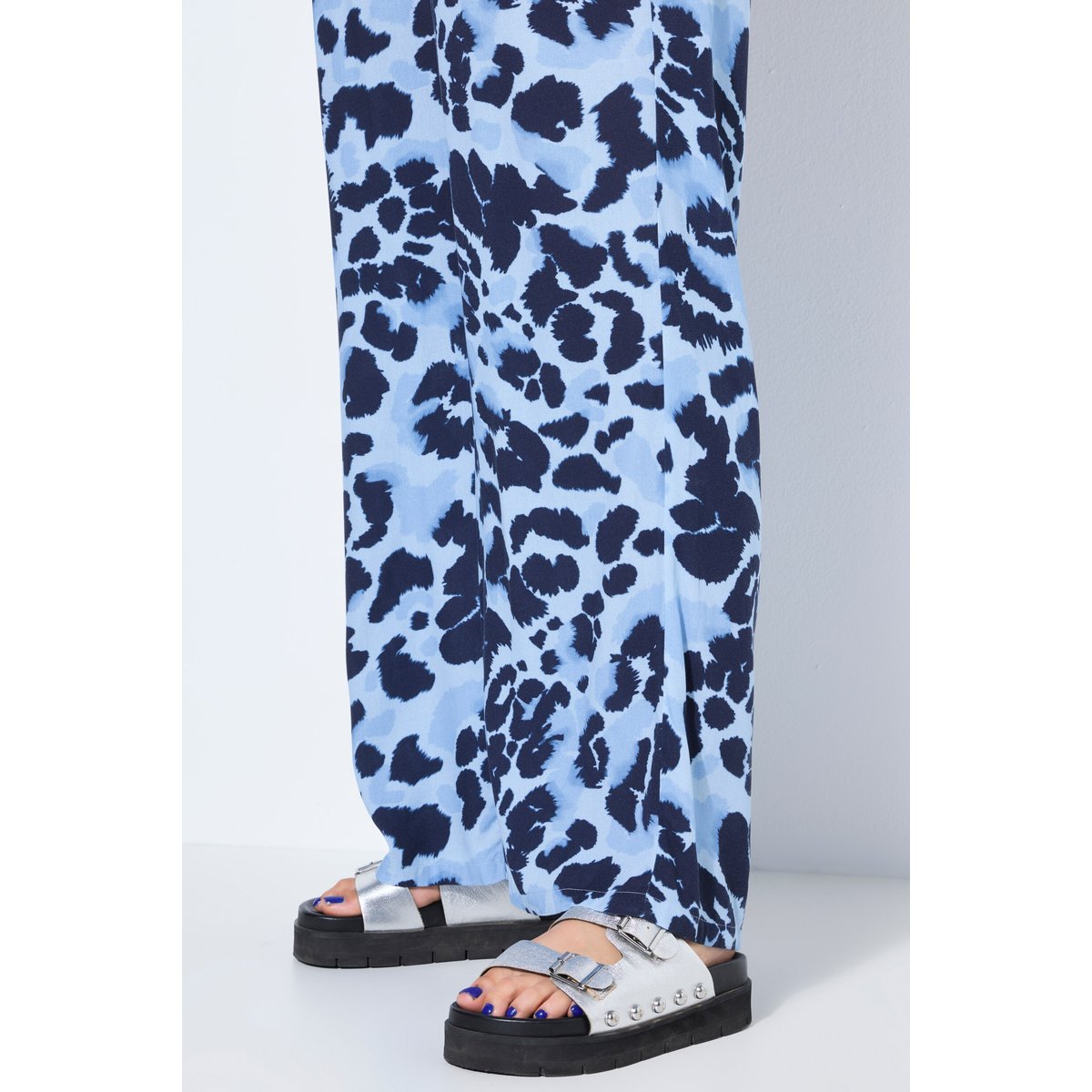 Pantalon imprimé léopard bleu clair, STUDIO UNTOLD