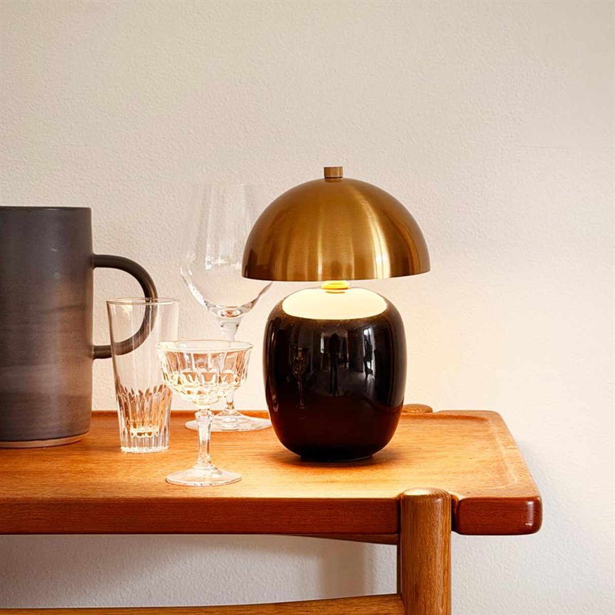 Lampe de table LED rechargeable MANHATTAN noir/laiton, DYBERG LARSEN