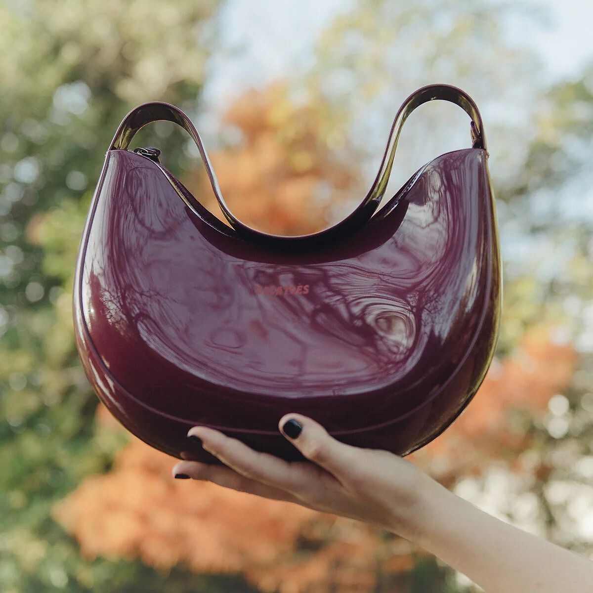 Lua Glossy Vinyl-Effect Shoulder Bag burgundy, CACATOES