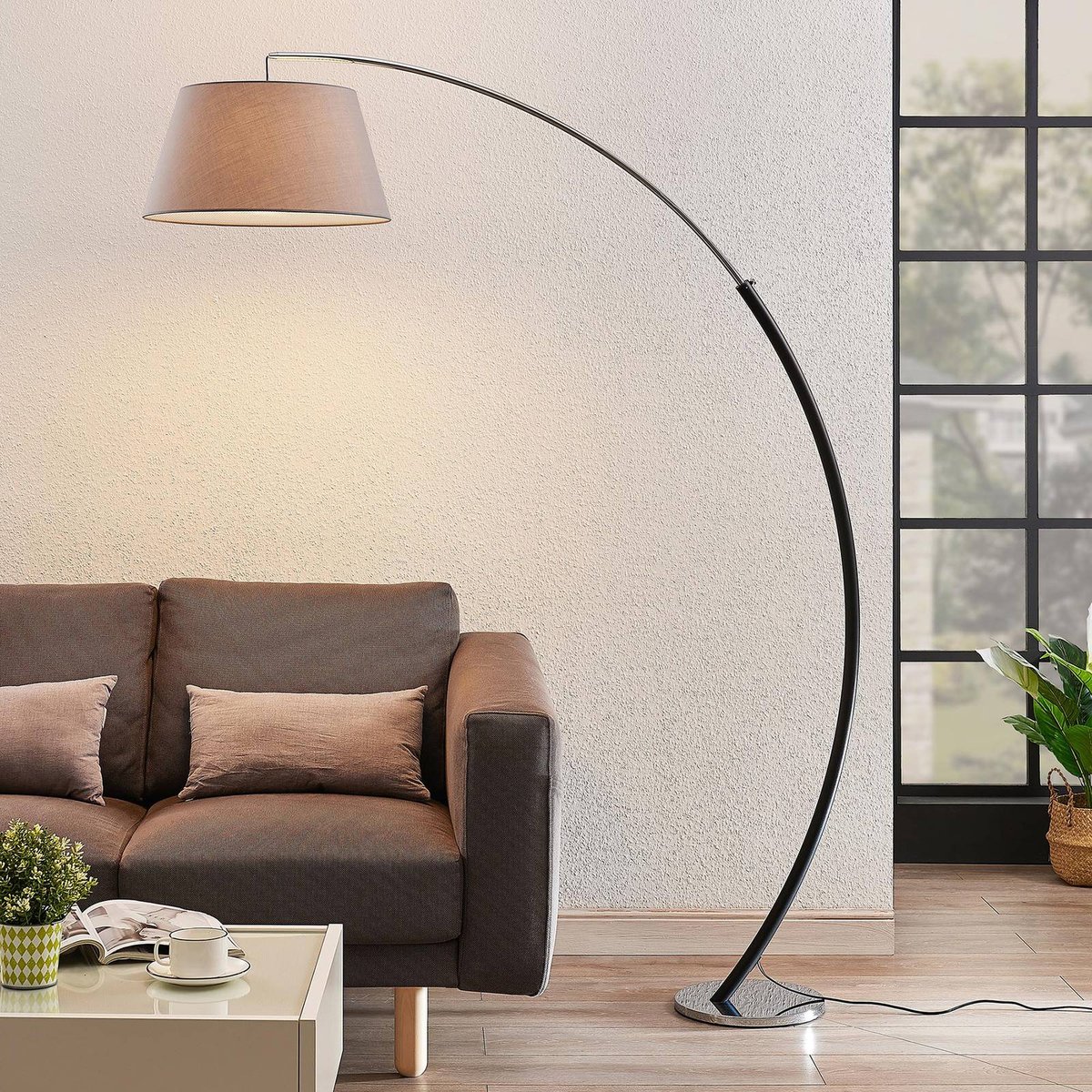 Lampadaire en textile moderne, Evelyna gris, chrome, noir, LUCANDE