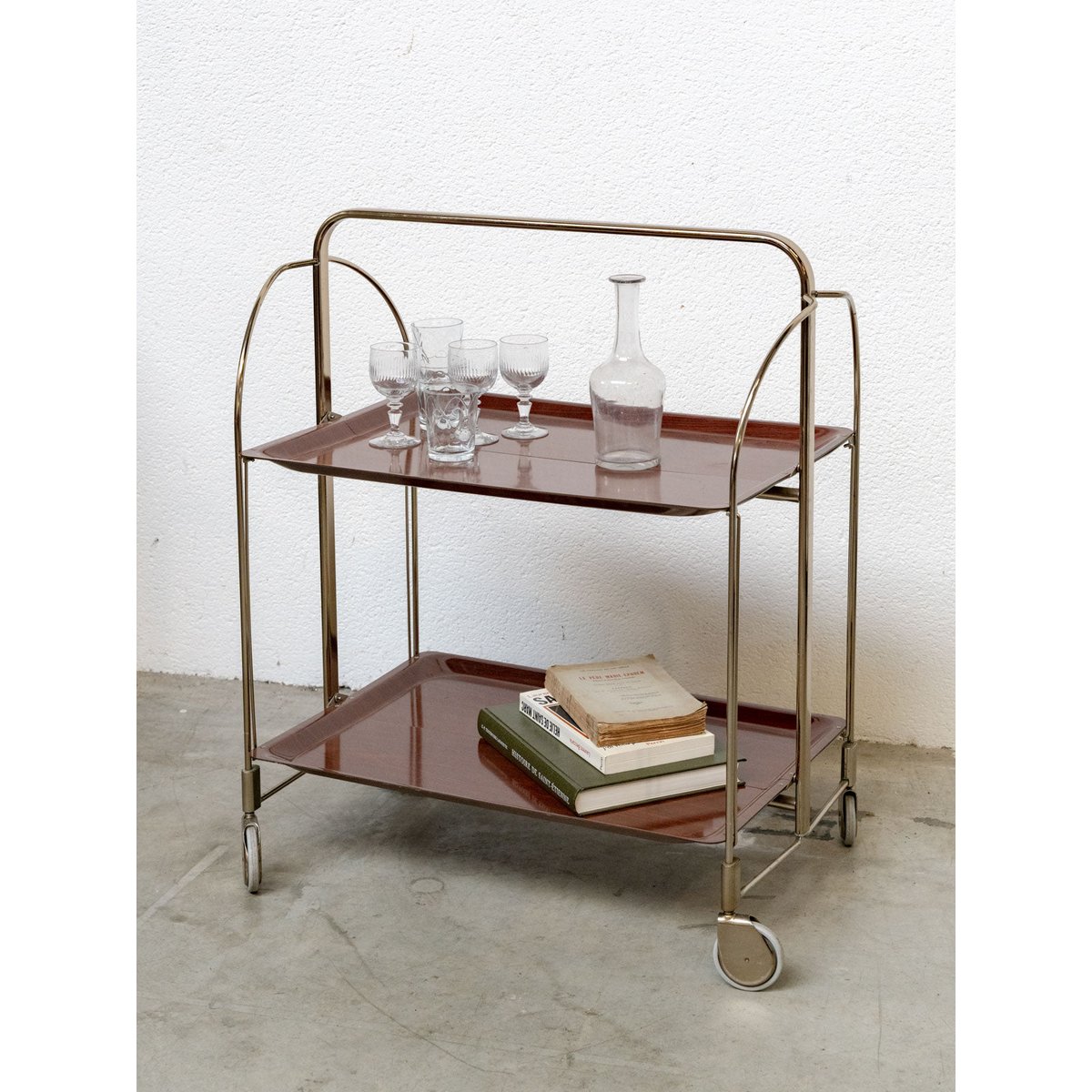 Desserte à roulettes pliante en formica Anouk N°425 - Bon état bois foncé, DEBONGOUT