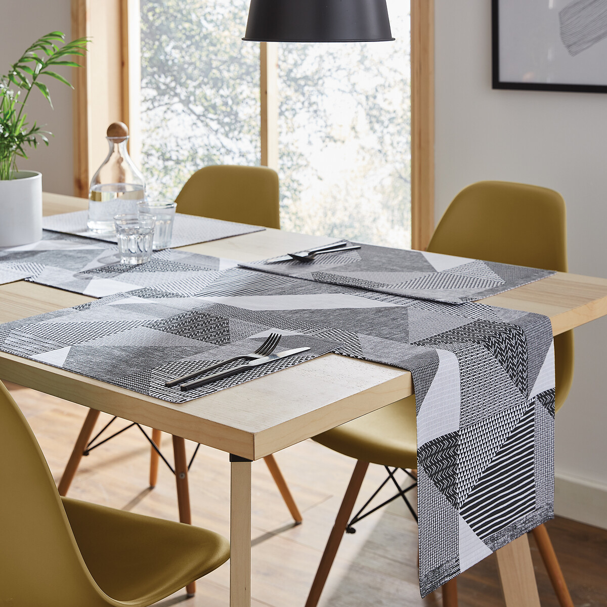 Larsson Geo Table Runner grey, CATHERINE LANSFIELD