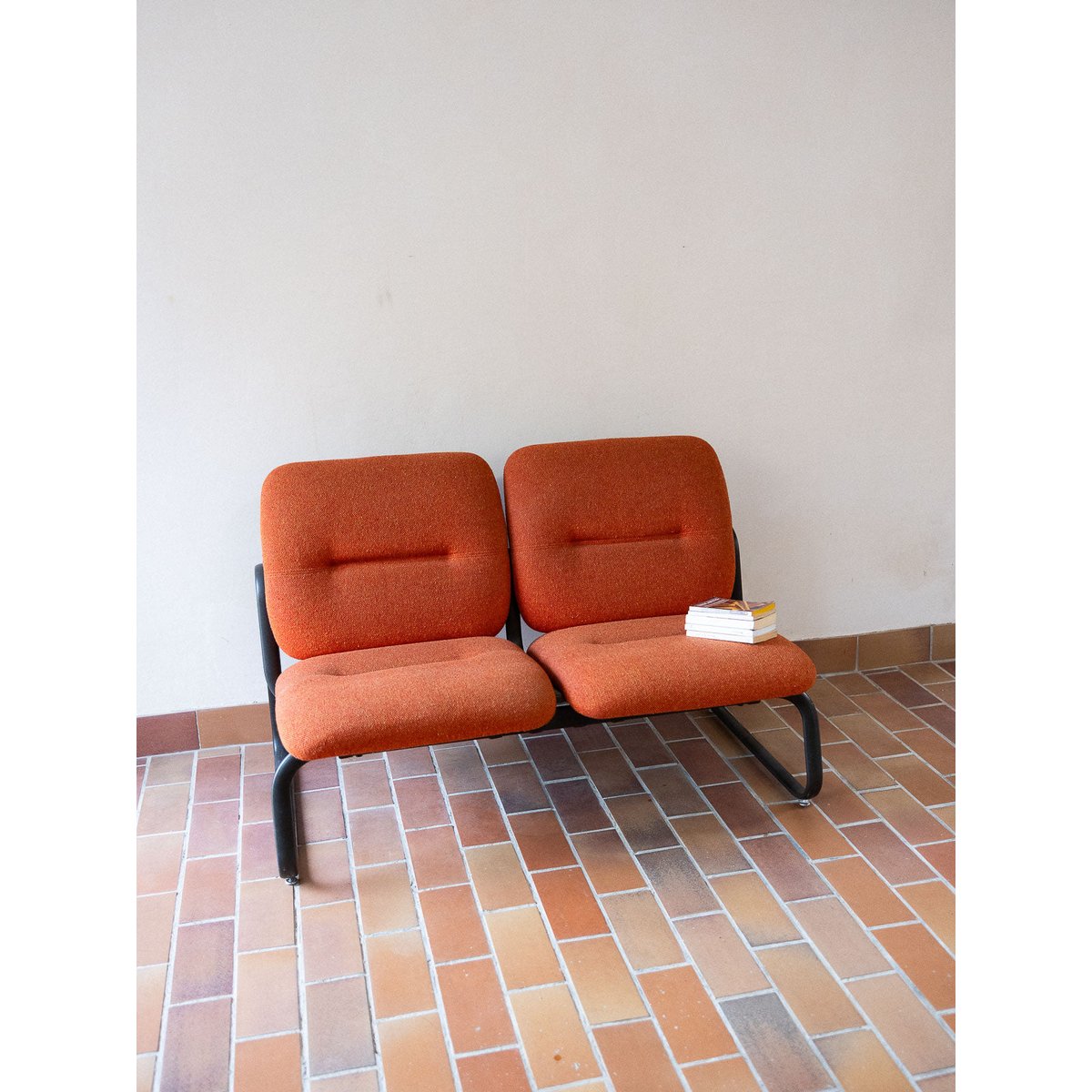 Banquette de conférence Clara N°145 - Bon état orange, DEBONGOUT