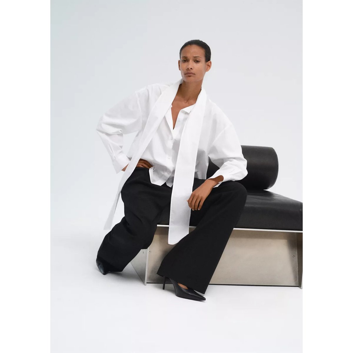 Blouse en coton avec nœud au col blanc cassé, MANGO