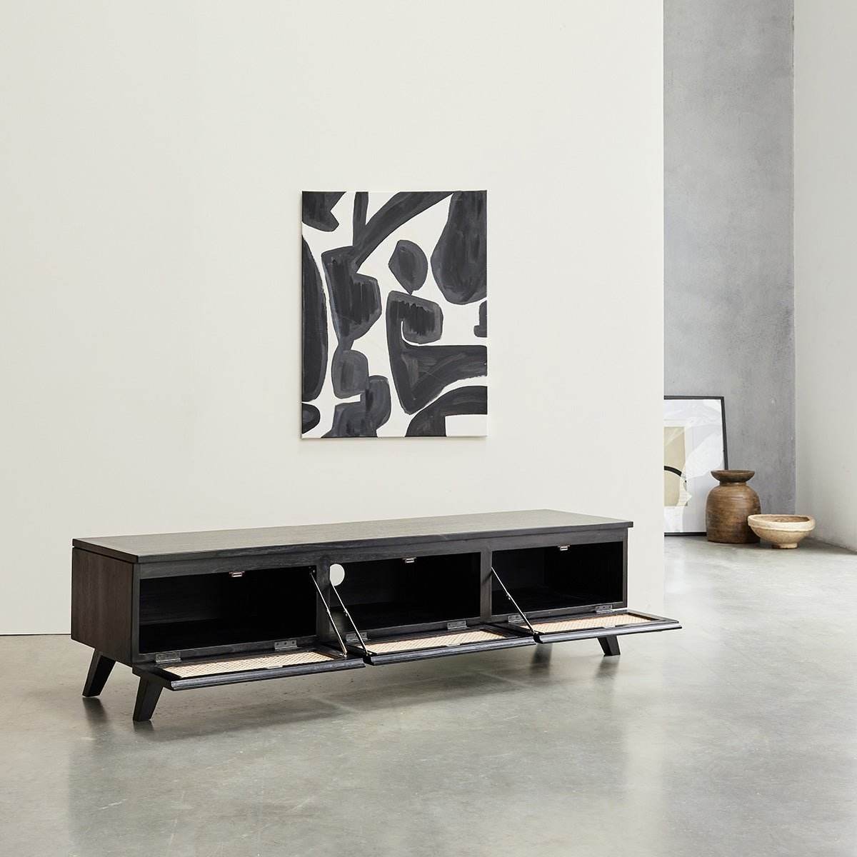 Meuble TV en bois massif et cannage 160 cm ISÉE noir, BERAH GETAH