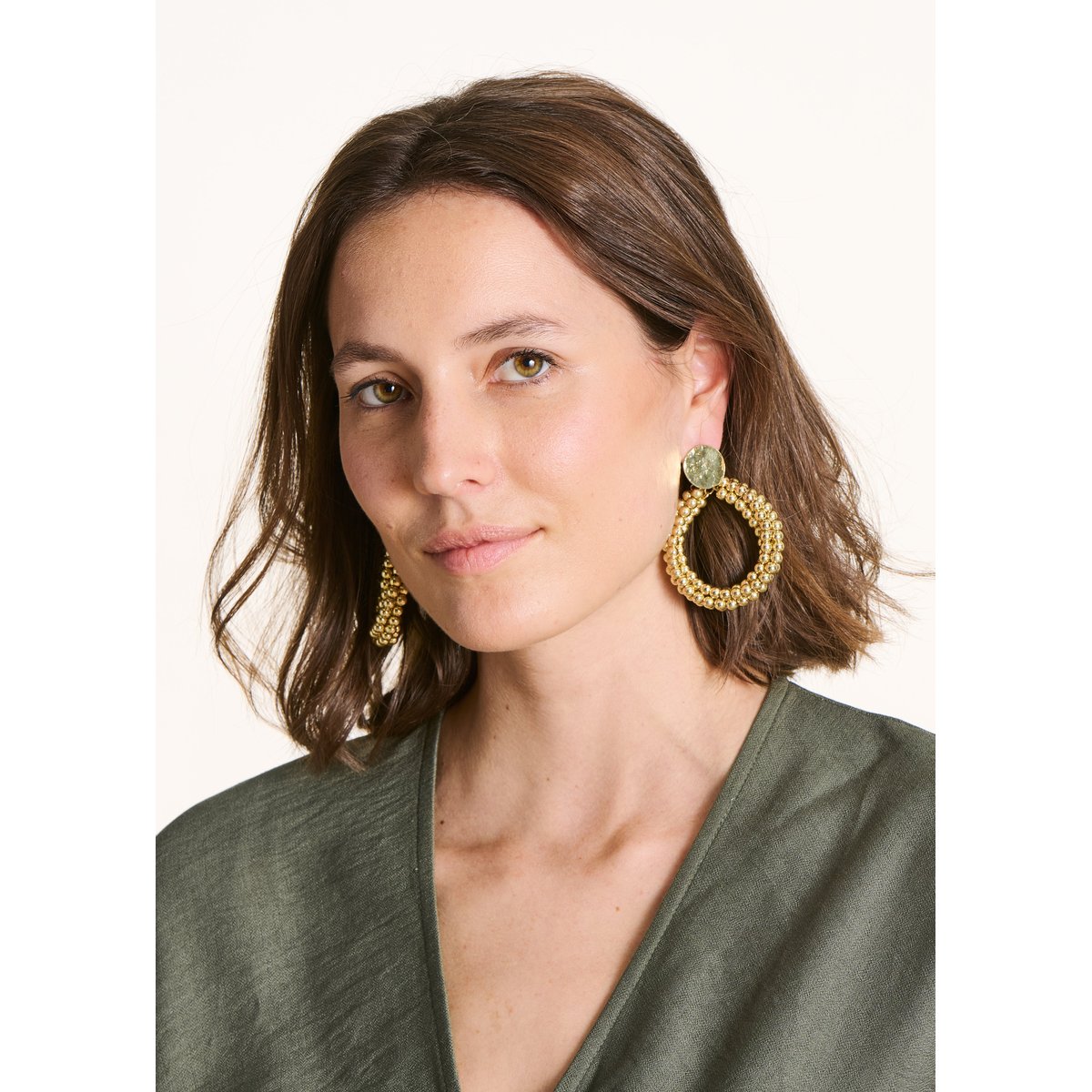 Boucles d'oreilles pendantes à perles light gold, LA FEE MARABOUTEE