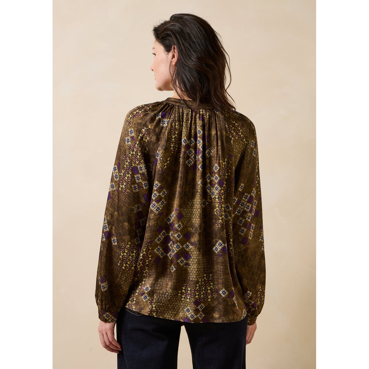Chemise manches longues col rond en satin imprimé olive/cassis, LA FEE MARABOUTEE