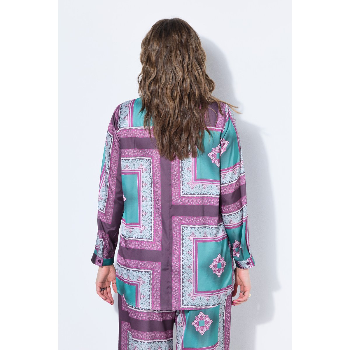 Chemisier droit en satin, imprimé foulard menthe bleue, STUDIO UNTOLD