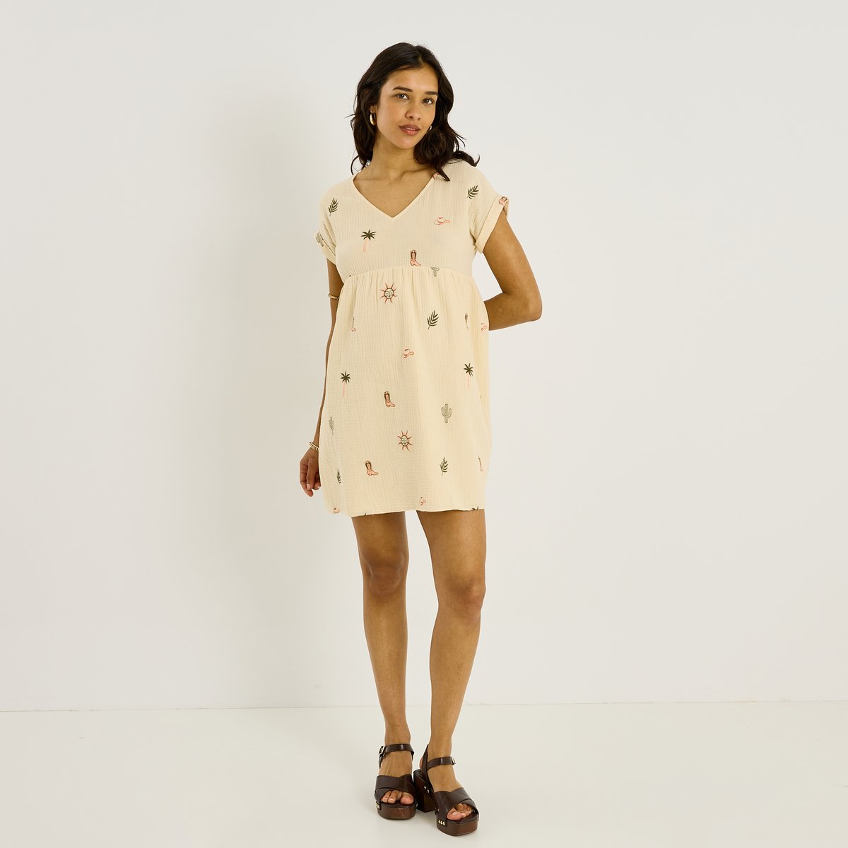 Robe courte brodée en gaze de coton blanc cassé ecru, GRAIN DE MALICE