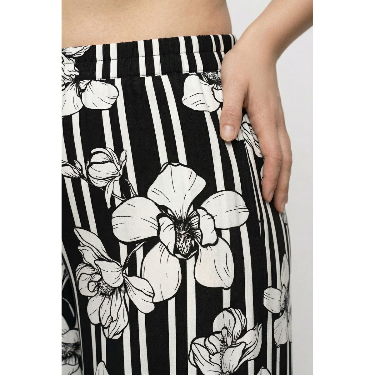 Pantalon Palazzo dans un imprimé noir, ULLA POPKEN