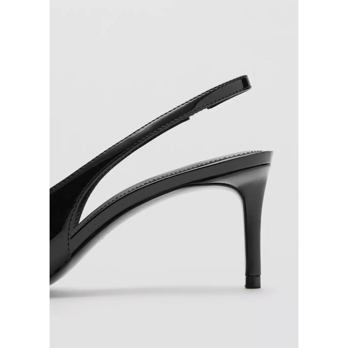 Chaussures à talon vernies détail métallique noir, MANGO