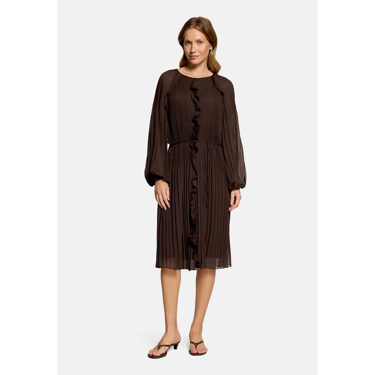 Robe en chiffon à ruches marron foncé, CARTOON