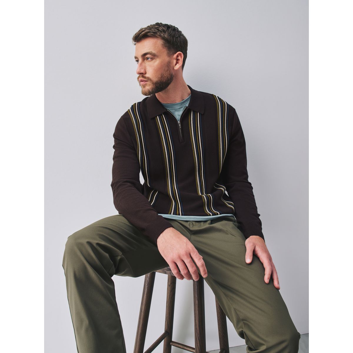 Polo en maille à rayures et col zippé marron, NEXT