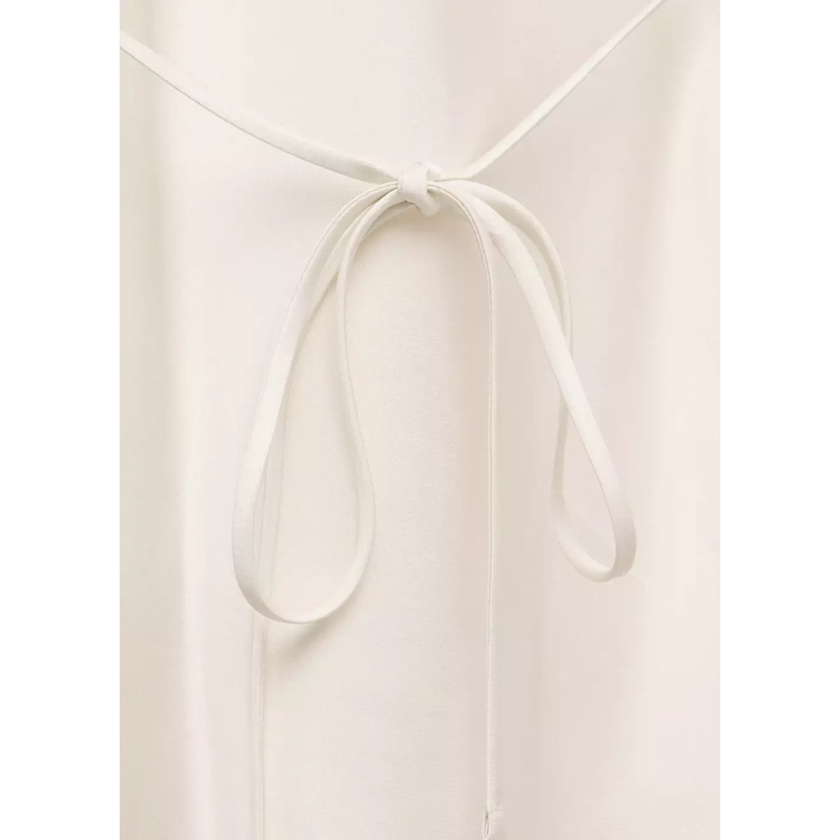 Chemise satinée nœud au dos écru, MANGO