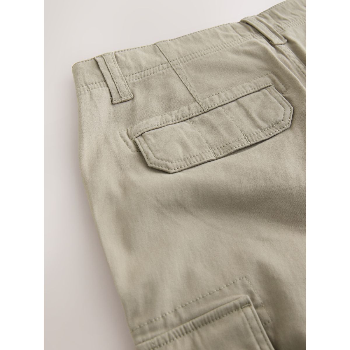 Pantalon cargo stretch en coton grège, NEXT